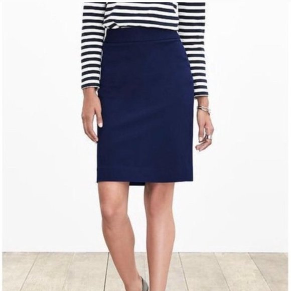 Banana Republic Dresses & Skirts - NWOT Banana Republic Navy Wool Pencil Skirt - S